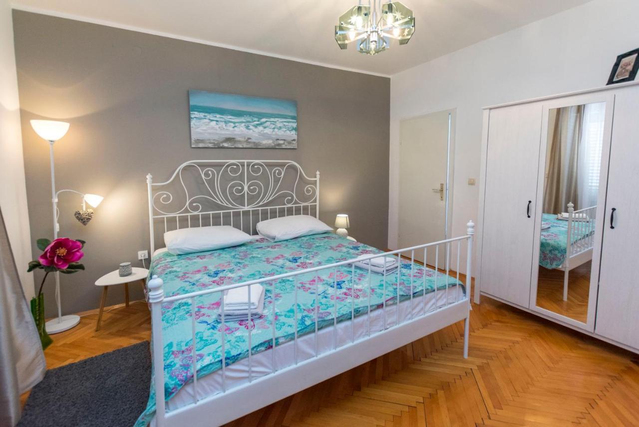 Apartments Zmika Primosten Bagian luar foto