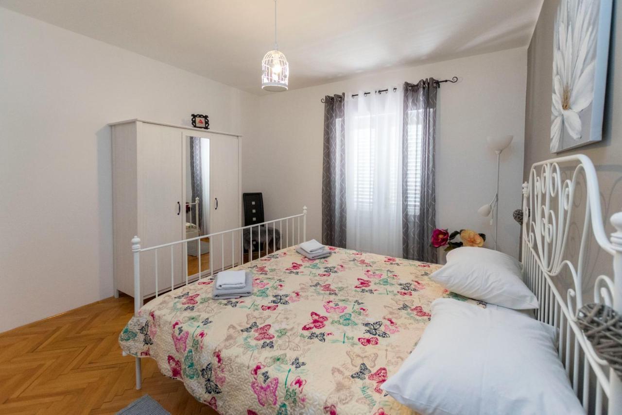 Apartments Zmika Primosten Bagian luar foto