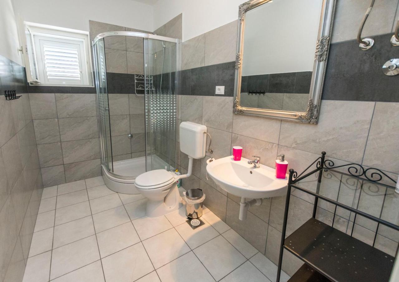 Apartments Zmika Primosten Bagian luar foto