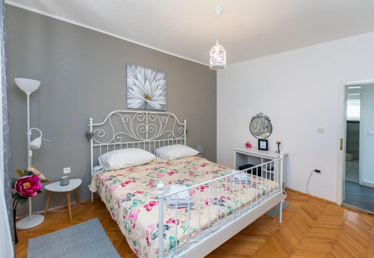 Apartments Zmika Primosten Bagian luar foto