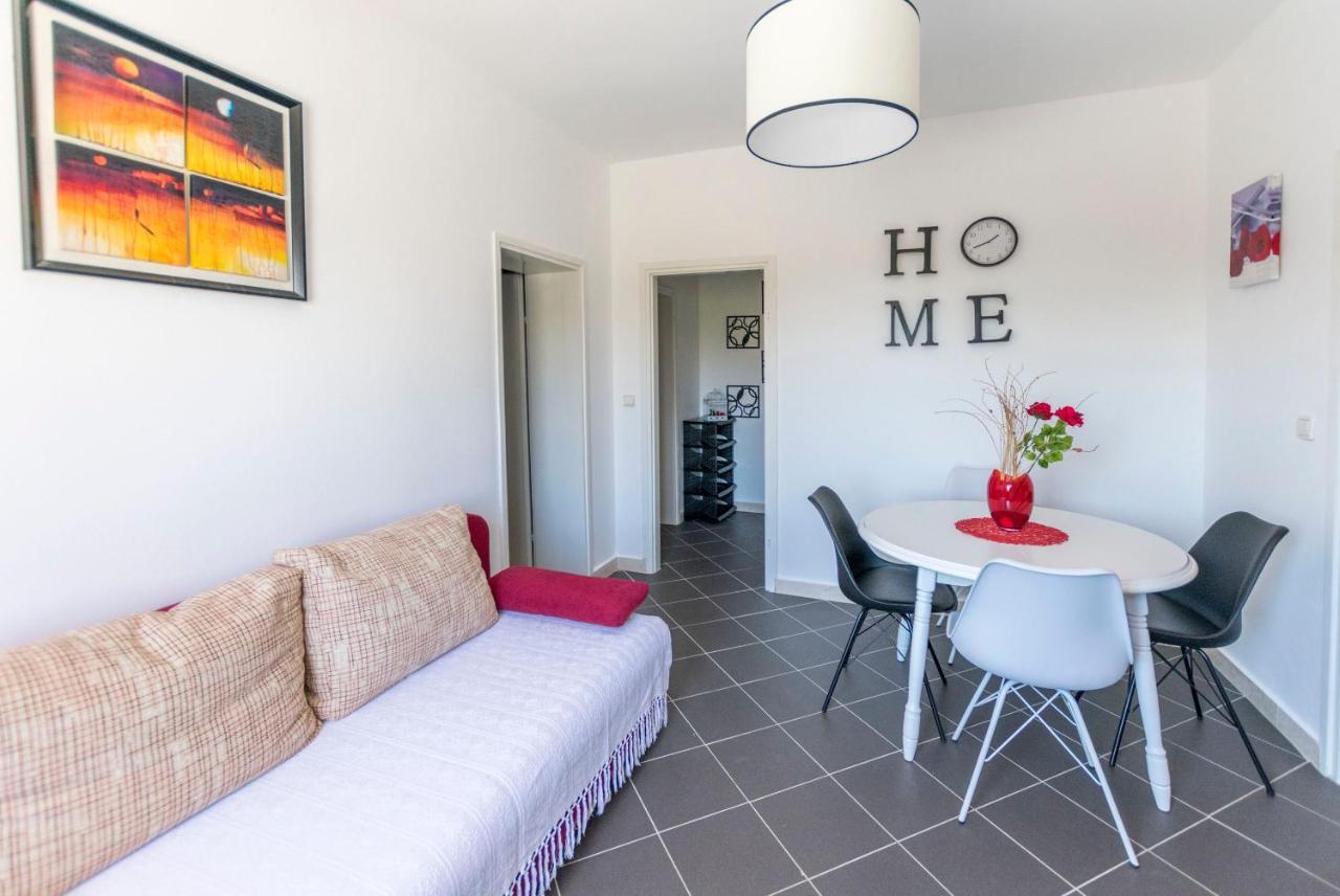 Apartments Zmika Primosten Bagian luar foto