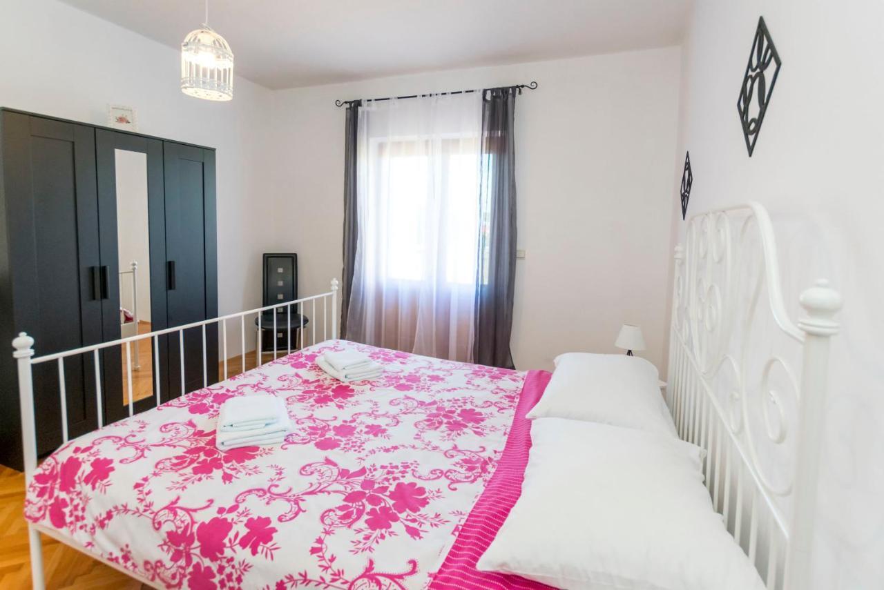 Apartments Zmika Primosten Bagian luar foto