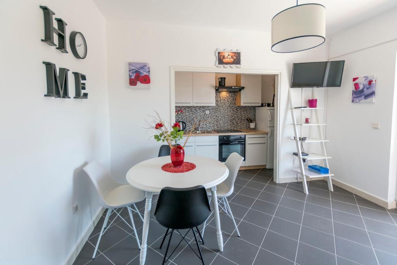 Apartments Zmika Primosten Bagian luar foto