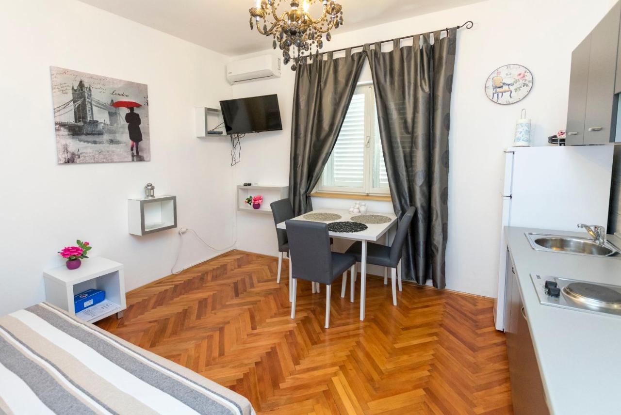 Apartments Zmika Primosten Bagian luar foto